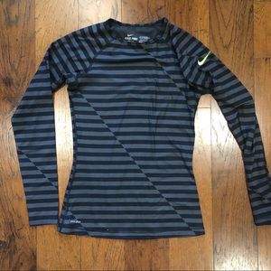 Nike pro fitted running long sleeve size small